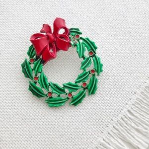 1960s VINTAGE Holiday Wreath Christmas Brooch